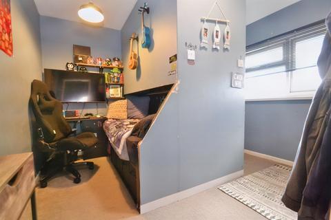 194 Kitchener Crescent, Poole, BH17 7HZ