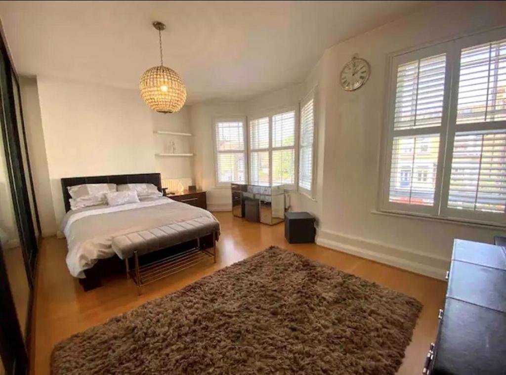 Kinver Road, Sydenham, London, SE26 2 bed apartment £2,000 pcm (£462 pw)