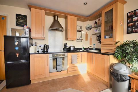 2 bedroom flat for sale - 14 Station Road, Kettering, NN15