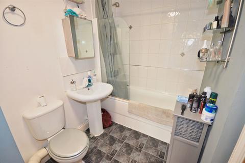 2 bedroom flat for sale - 14 Station Road, Kettering, NN15