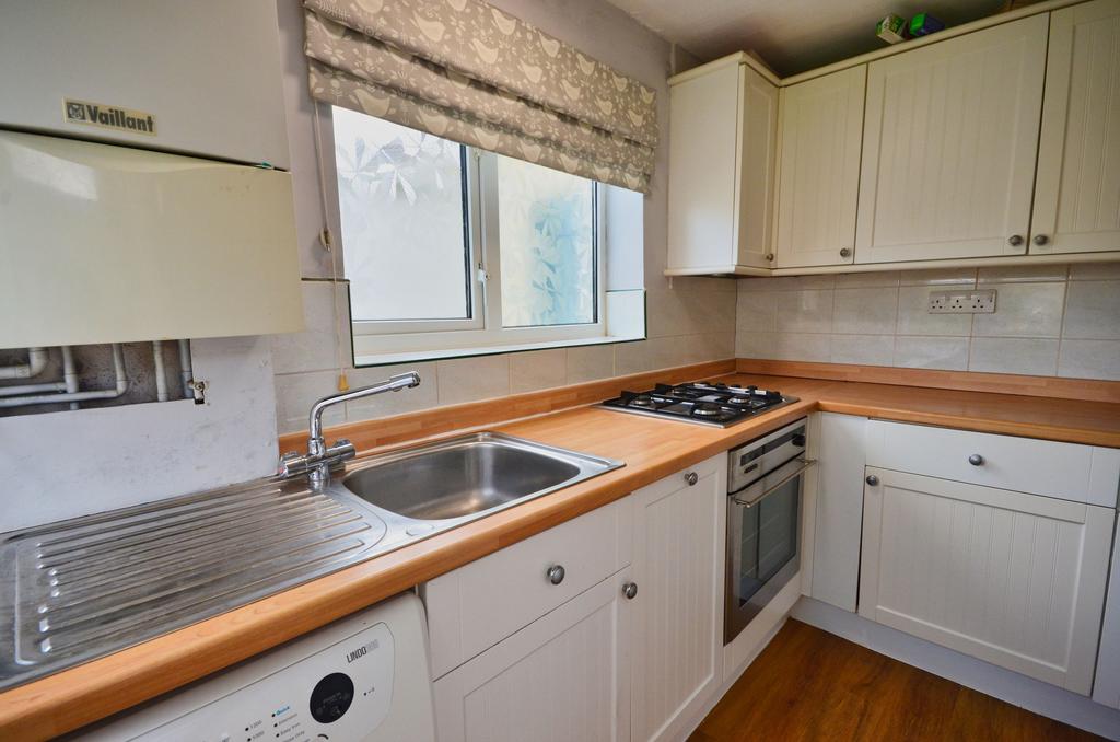 Bryant Road, Kettering, NN15 2 bed semidetached bungalow £210,000