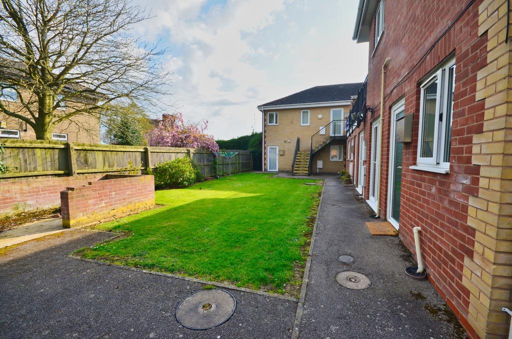 Langdale Grove, Corby, NN17 2 bed flat for sale £125,000