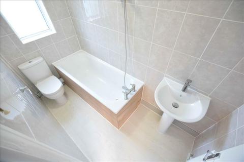 3 bedroom semi-detached house for sale, Hamilton Road, Feltham, Middlesex, TW13