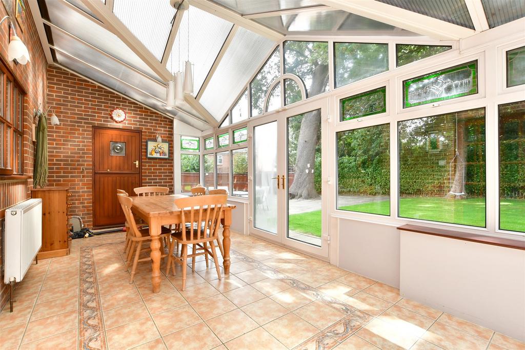 Stakes Hill Road, Waterlooville, Hampshire 4 bed detached house for