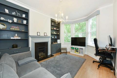 19 Drayton Green, London, W13 0JE