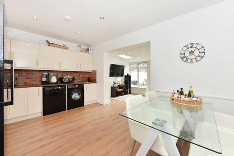 19 Drayton Green, London, W13 0JE