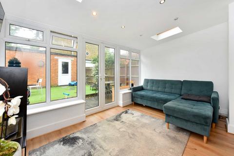 19 Drayton Green, London, W13 0JE