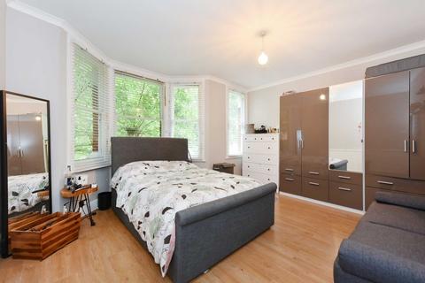 19 Drayton Green, London, W13 0JE