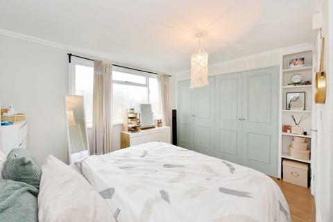 19 Drayton Green, London, W13 0JE