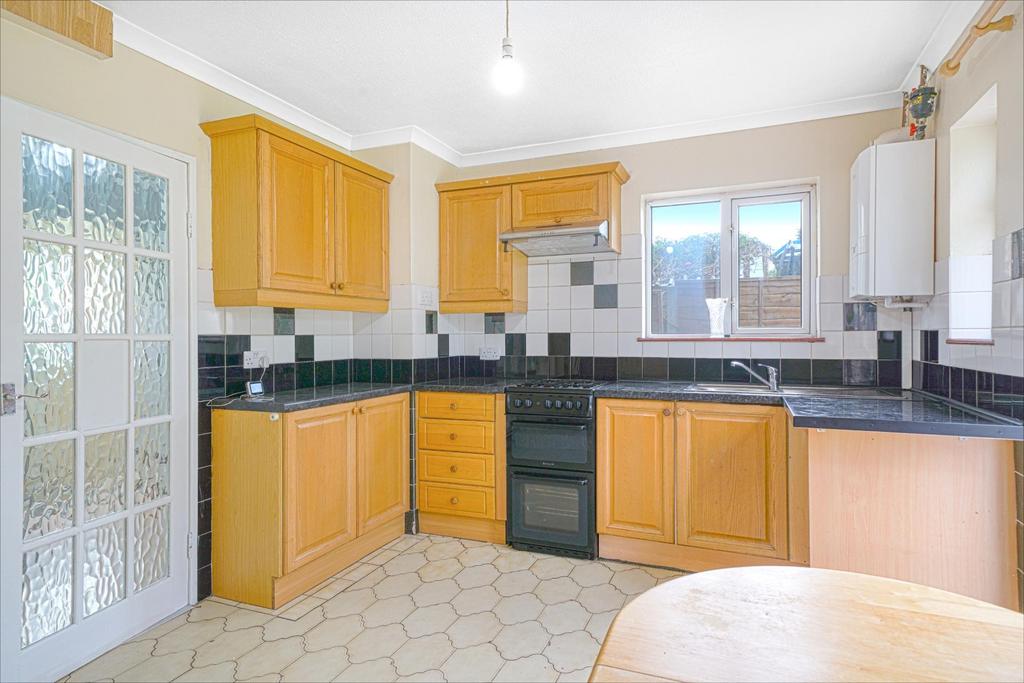 Mulberry Crescent, West Drayton, UB7 3 bed end of terrace house £2,000 pcm (£462 pw)