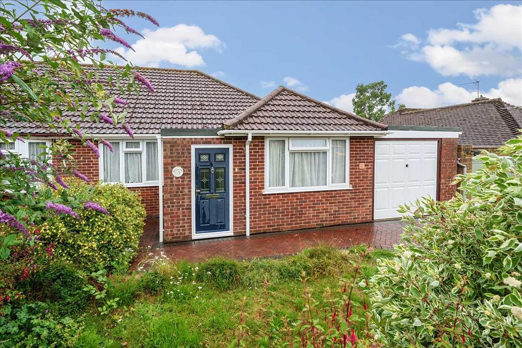 Elmwood Way, Basingstoke 2 bed bungalow £375,000
