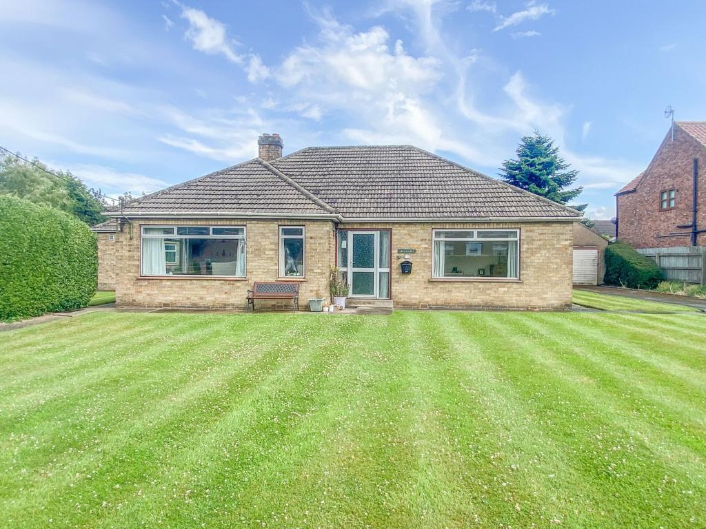 Ferry Road, Barrow Upon Humber, North Lincolnshire, DN19 3 bed bungalow for sale £325,000