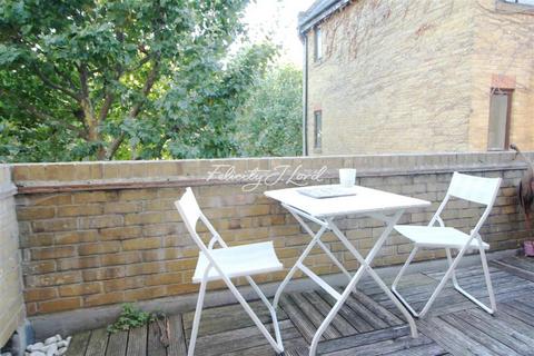 2 bedroom flat to rent, Waveney Close, E1W