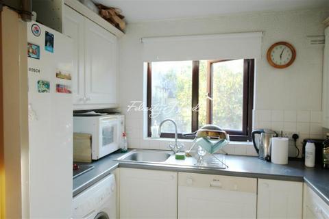 2 bedroom flat to rent, Waveney Close, E1W