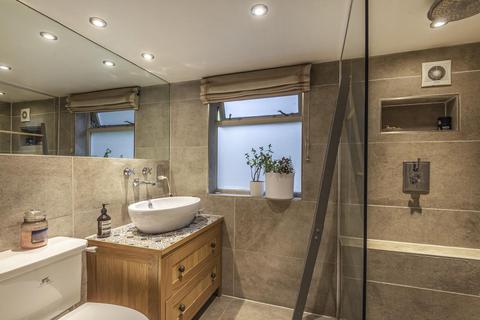 32a Richmond Crescent, London, N1 0LY
