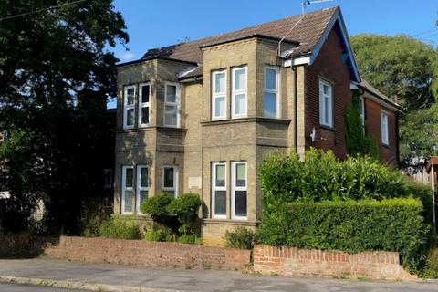 2 bedroom apartment to rent, Castle Road, Southampton SO18