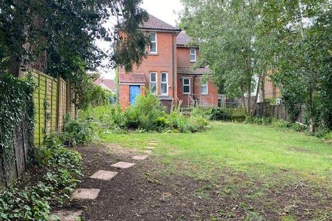 2 bedroom apartment to rent, Castle Road, Southampton SO18