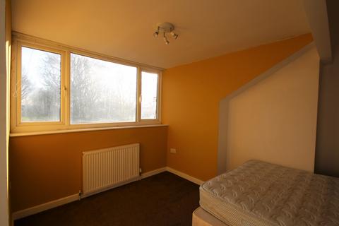 3 bedroom terraced house to rent, Kirkwall Avenue, Leeds, West Yorkshire, LS9