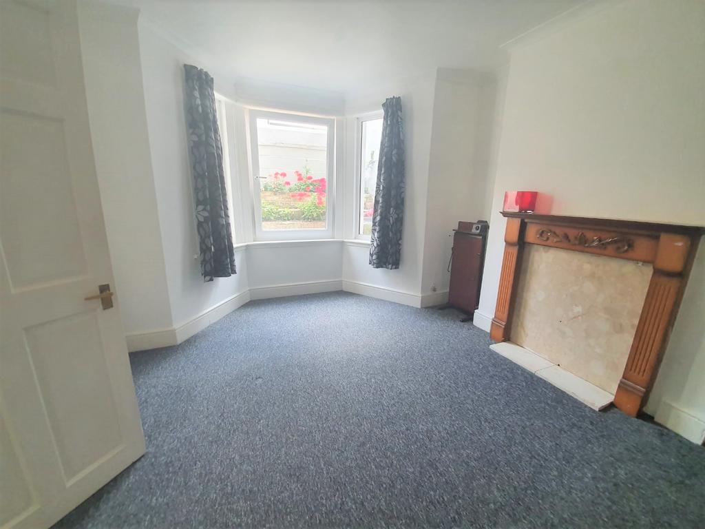 Clarendon Road, Dover CT17 4 bed terraced house to rent £1,350 pcm (£