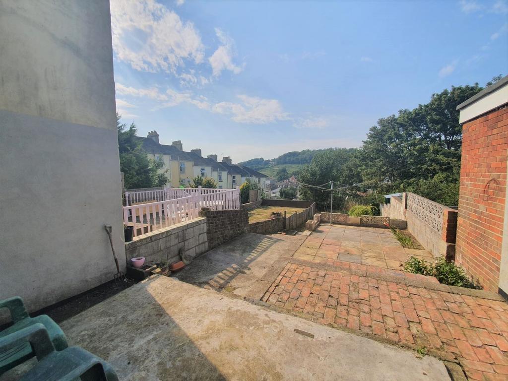 Clarendon Road, Dover CT17 4 bed terraced house to rent £1,350 pcm (£