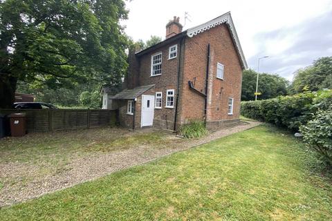 2 bedroom cottage to rent, Watling Street, Elstree