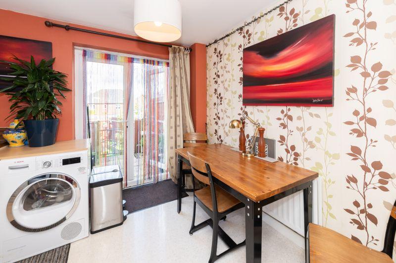 Wiltshire Crescent, Basingstoke, RG22 2 bed terraced house £1,200 pcm (£277 pw)