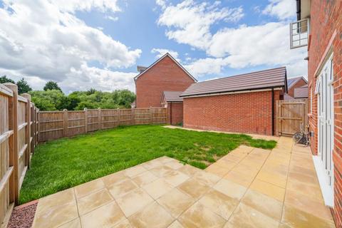 6 Lavinia Close, Worcester, WR2 5GT