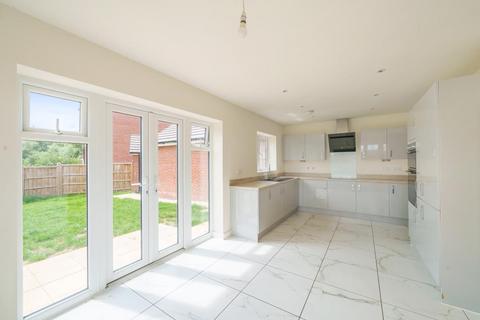6 Lavinia Close, Worcester, WR2 5GT