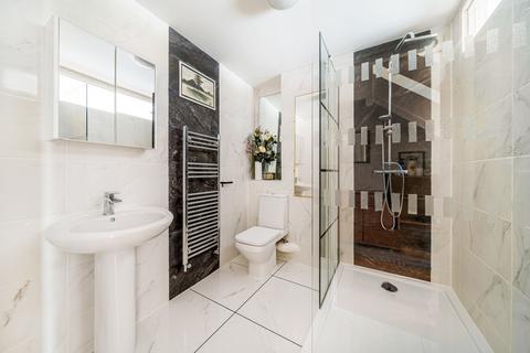 21 Golf Side, Twickenham, TW2 5NR