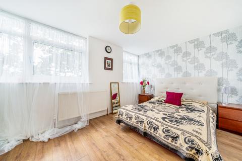 21 Golf Side, Twickenham, TW2 5NR