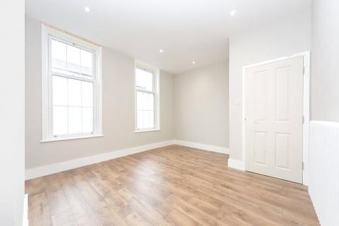 2 bedroom apartment to rent, Racton Road, London, SW6