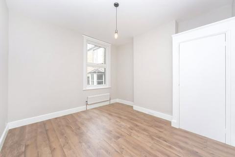 2 bedroom apartment to rent, Racton Road, London, SW6