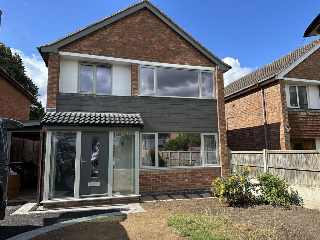 Clint Hill Drive, Stoney Stanton LE9 3 bed detached house £1,200 pcm