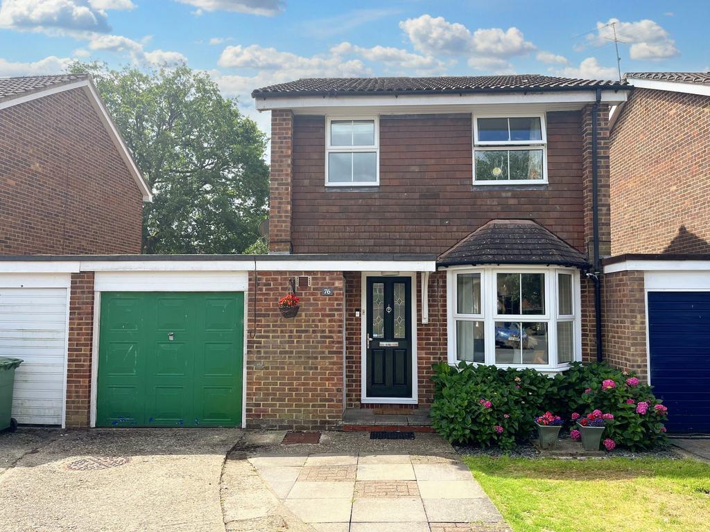 Alma Road, Bordon, GU35 3 bed detached house for sale £375,000