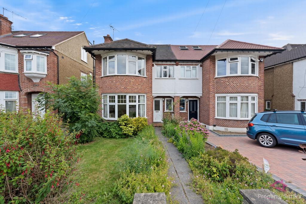 Lynton Mead, Totteridge, N20 3 bed semidetached house for sale £925,000