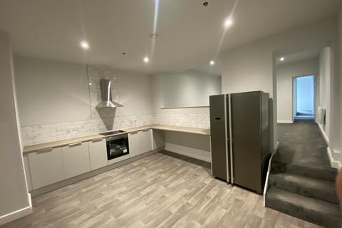 3 bedroom apartment to rent, 88-89 Flat 4, Woodfield Street, Morriston, Swansea, SA6 8BA