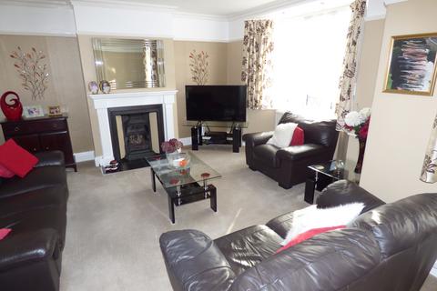 4 bedroom semi-detached house for sale - Meadow Way, Upminster RM14
