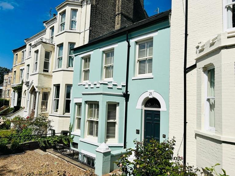 Chesterton Road, Cambridge, Cambridgeshire, CB4. 5 bed terraced house