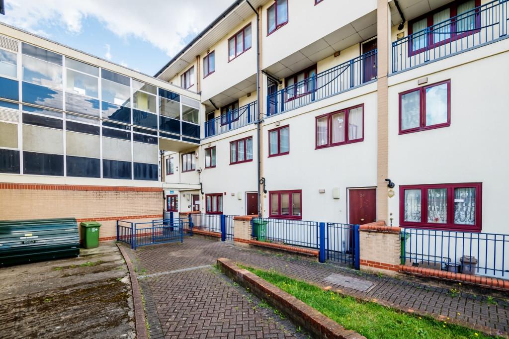 Shurland Gardens, Willowbrook Estate, Peckham, London, SE15 2 bed apartment for sale £365,000