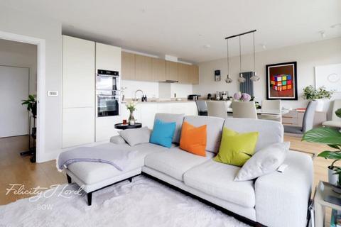3 bedroom apartment to rent, Anderson Square, London