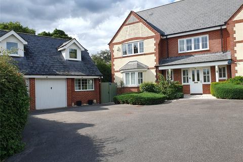 5 bedroom detached house to rent, Knoll Gardens, Newbury, Berkshire, RG20