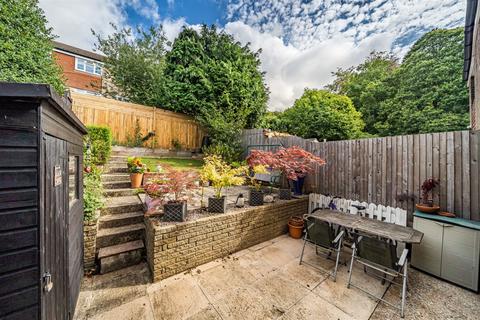 6 Lower Hanger, Haslemere, GU27 1LU