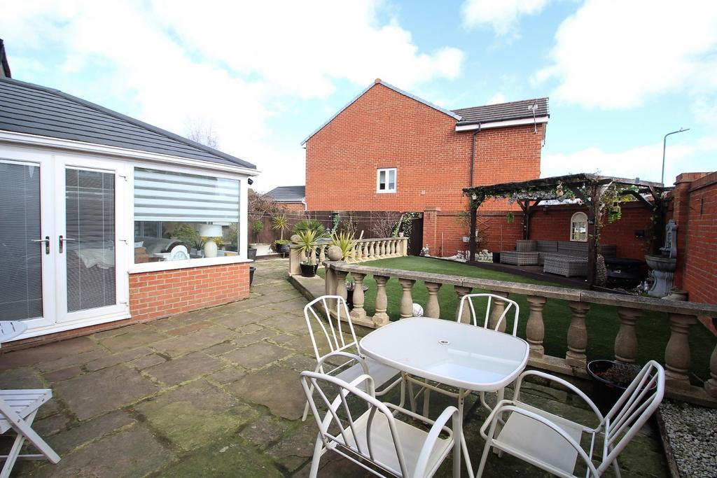 Cedar Drive, Jarrow, Tyne and Wear, NE32 4 bed detached house £270,000