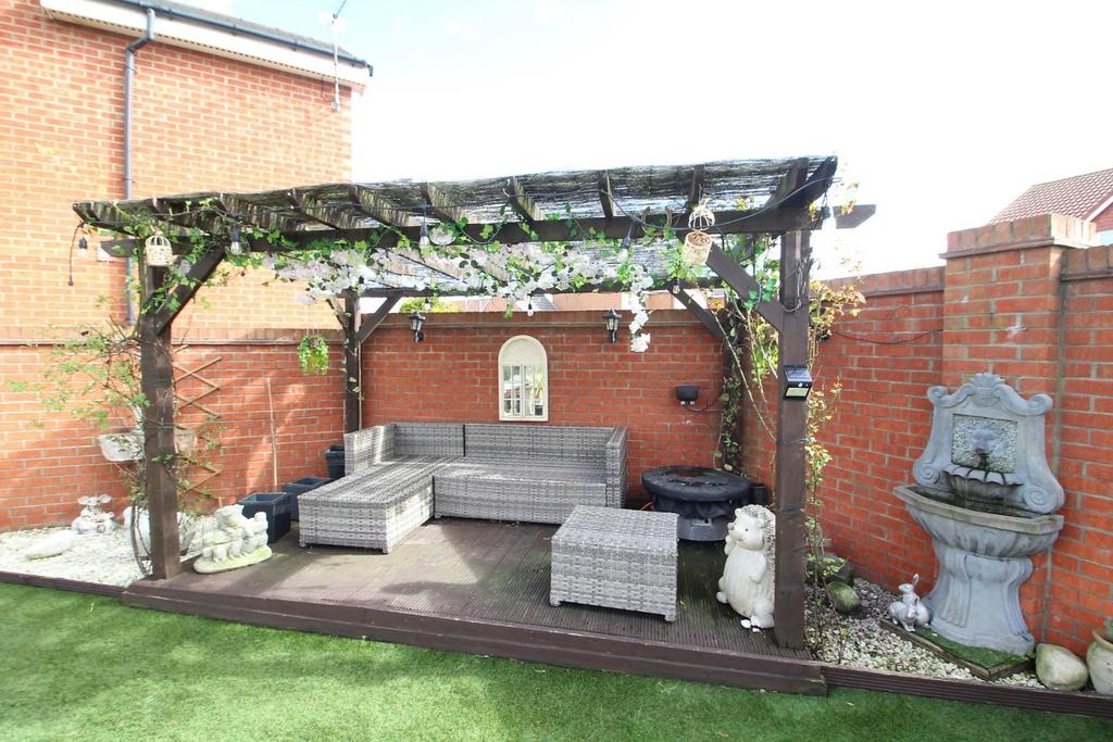 Cedar Drive, Jarrow, Tyne and Wear, NE32 4 bed detached house £270,000