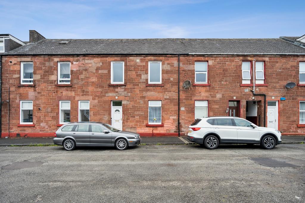 Union Street, Bonhill, Alexandria, G83 9AH 2 bed flat to rent £650