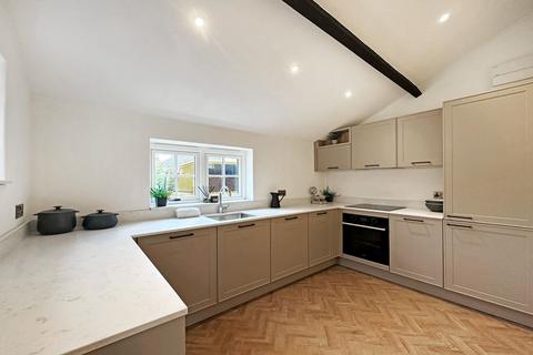 2 bedroom cottage for sale, Lodge Road, Knowle, B93