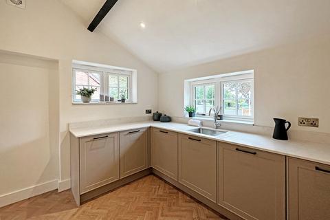 2 bedroom cottage for sale, Lodge Road, Knowle, B93