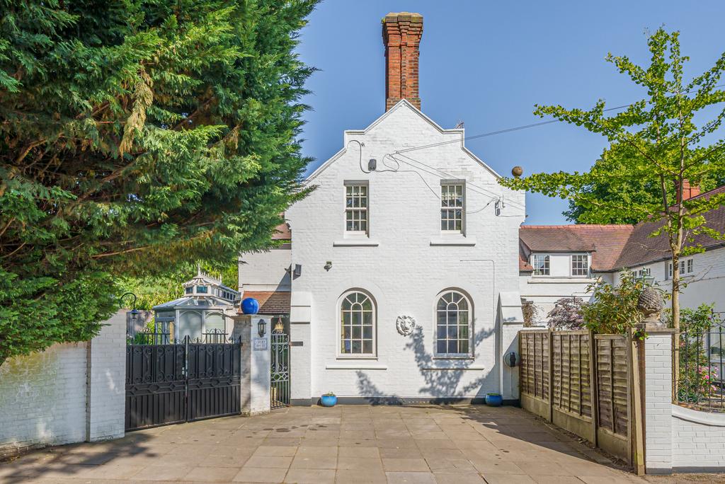 Woburn Hill, Addlestone, KT15 4 bed semidetached house for sale £