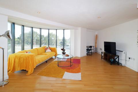 2 bedroom flat to rent, City Wharf, Cardiff City Centre