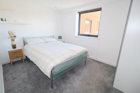 2 bedroom flat to rent, City Wharf, Cardiff City Centre